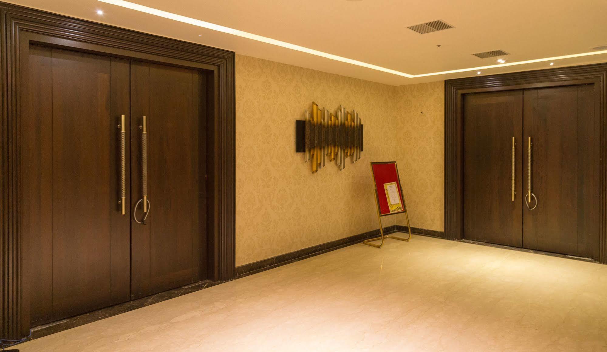 Hotel Oxina Lygon Tiruchirappalli Экстерьер фото
